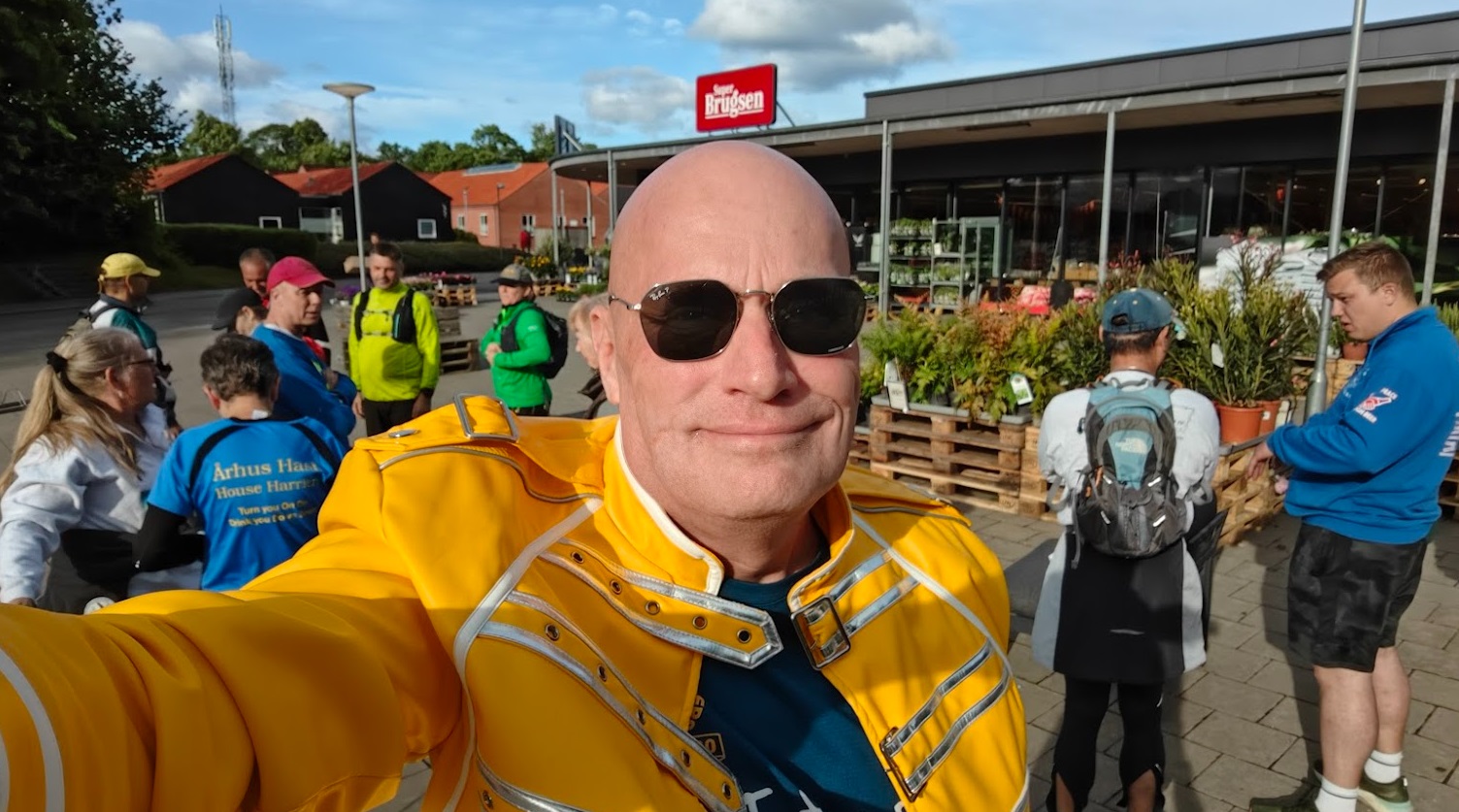 SuperBrugsen i Mårslet og smukke unge mennesker